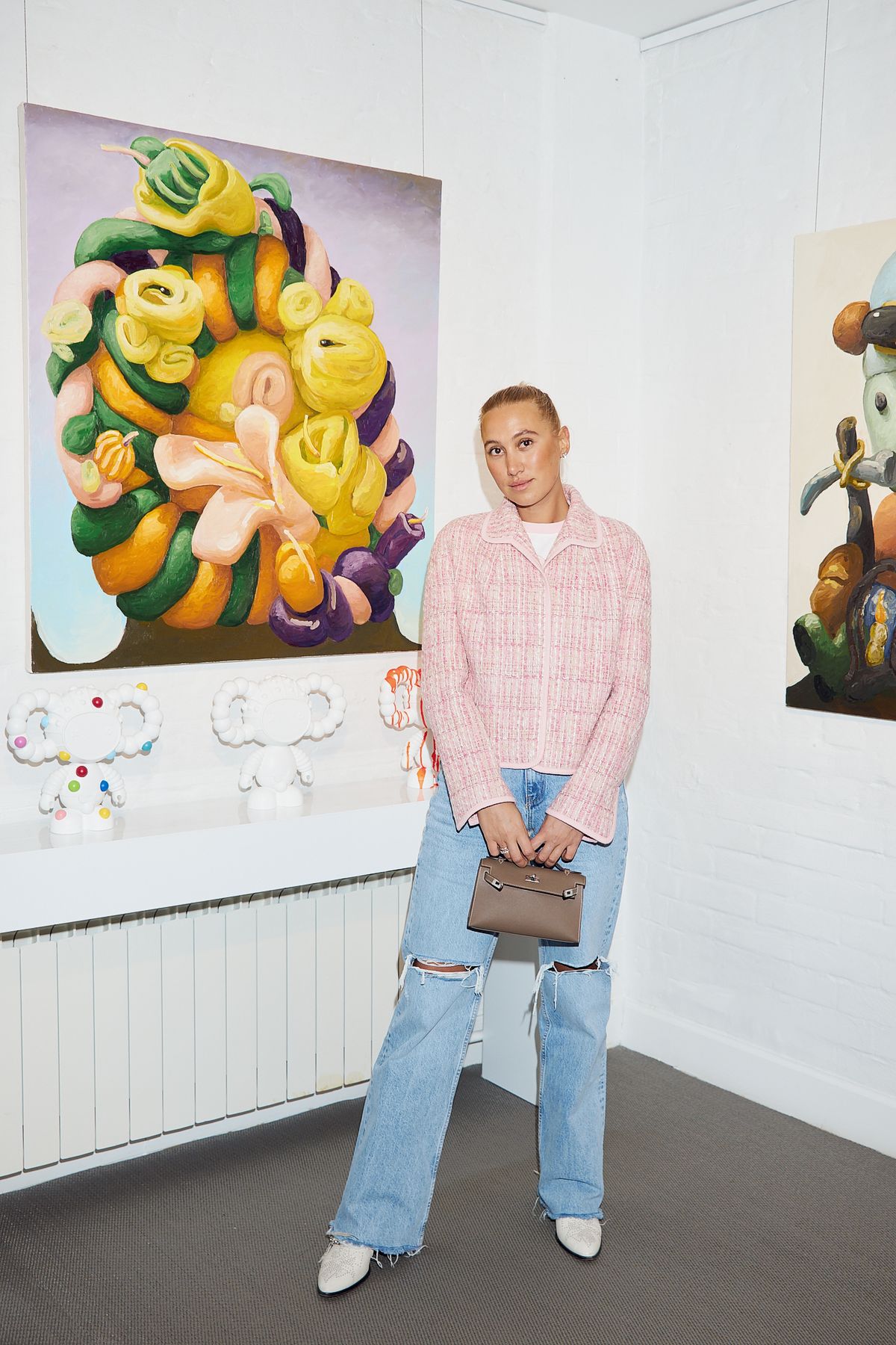 Алина Буре на открытии выставки Питера Опхайма в галерее Askeri Gallery, 16 ноября 2021 г. Алина Буре на открытии выставки Питера Опхайма в галерее Askeri Gallery