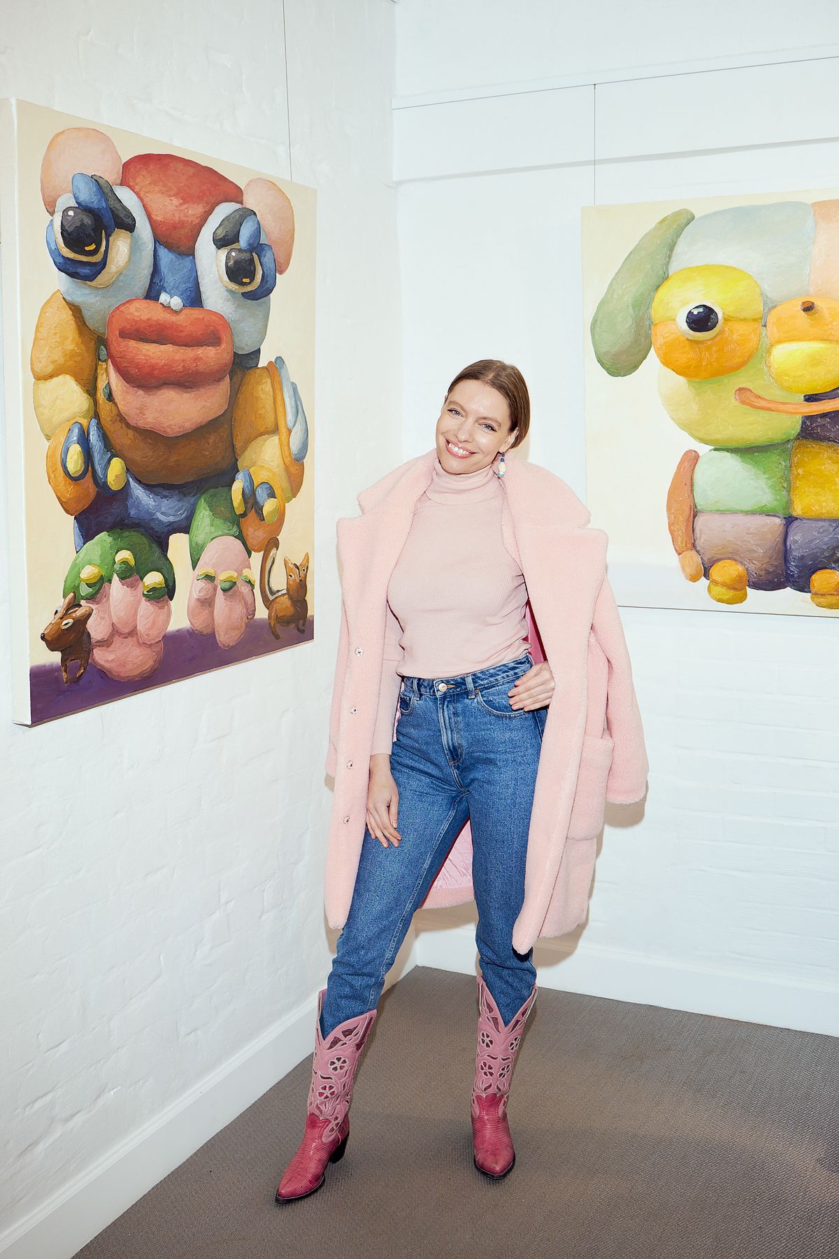 Антонина Клименко на открытии выставки Питера Опхайма в галерее Askeri Gallery, 16 ноября 2021 г. Антонина Клименко на открытии выставки Питера Опхайма