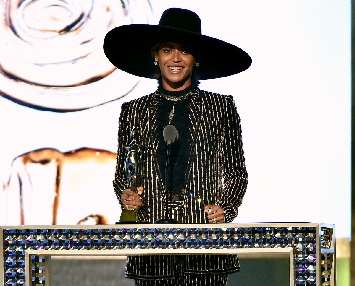 Бейонсе на церемонии вручения награды CFDA Fashion Awards в Нью-Йорке, 6 июня 2016 г. Бейонсе на церемонии вручения награды CFDA Fashion Awards