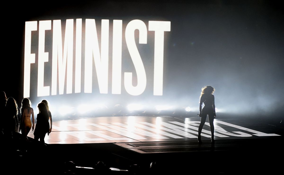Бейонсе на сцене во время церемонии вручения награды MTV Video Music Awards в Инглвуде, 24 августа 2014 г. Бейонсе на сцене во время церемонии вручения награды MTV Video Music Awards