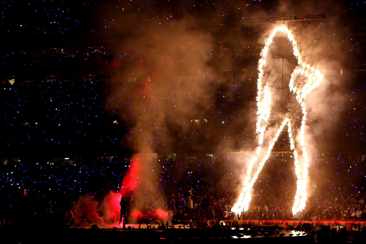 Бейонсе во время шоу Pepsi Super Bowl XLVII Halftime Show в Новом Орлеане, 3 февраля 2013 г. Бейонсе во время шоу Pepsi Super Bowl XLVII Halftime Show