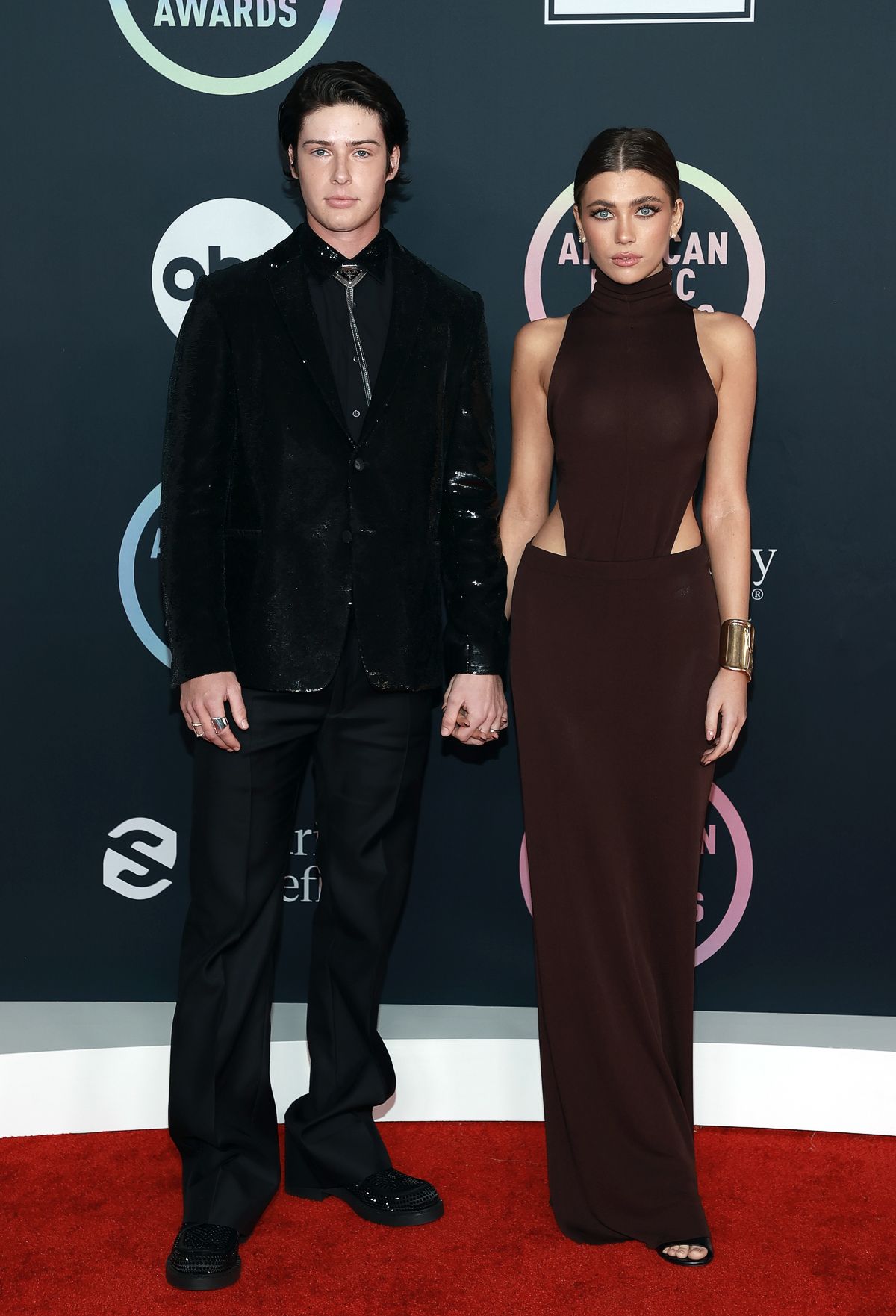 Блейк Грей, Амелия Зильбер на музыкальной премии American Music Awards 2021 в Лос-Анджелесе, 21 ноября 2021 г. Блейк Грей, Амелия Зильбер на музыкальной премии American Music Awards 2021