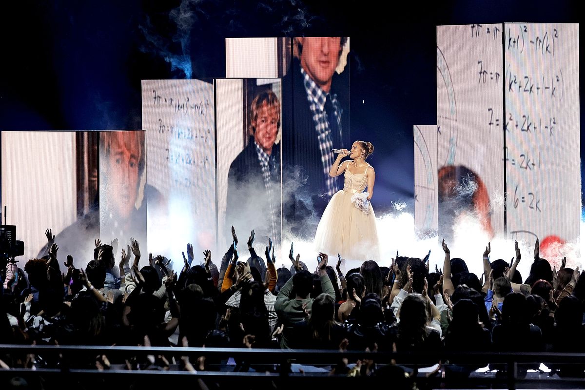 Дженнифер Лопес на музыкальной премии American Music Awards 2021 в Лос-Анджелесе, 21 ноября 2021 г., фото 1 Дженнифер Лопес на музыкальной премии American Music Awards 2021, фото 1