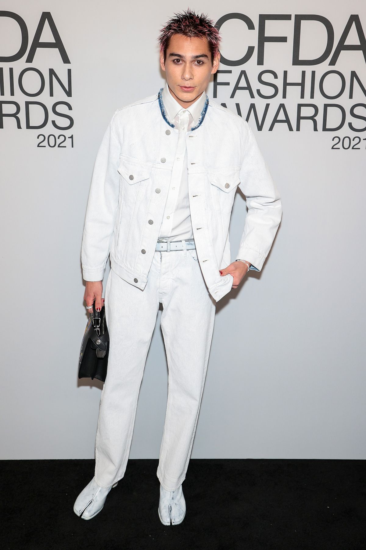 Эван Мок на церемонии вручения наград CFDA Fashion Awards 2021 в Нью-Йорке, 10 ноября 2021 г., фото 1