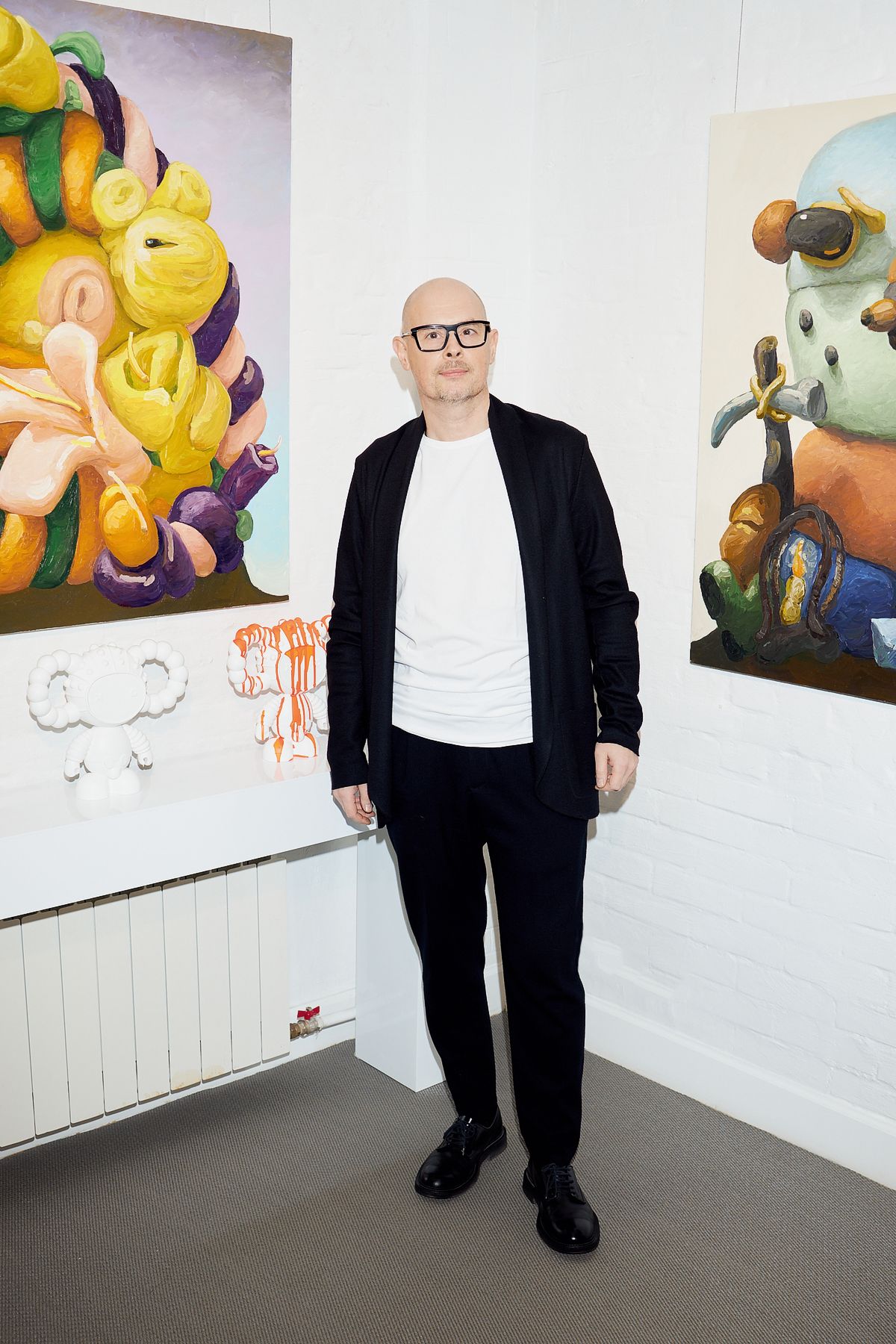 Евгений Шутко на открытии выставки Питера Опхайма в галерее Askeri Gallery, 16 ноября 2021 г. Евгений Шутко на открытии выставки Питера Опхайма