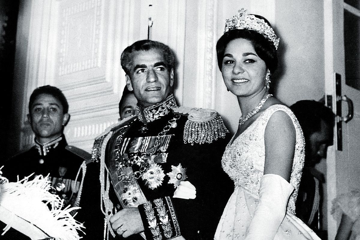 Фарах Диба выходит замуж за Мохаммеда Реза Пехлеви, 22 декабря 1959 г. Фарах Диба выходит замуж за Мохаммеда Реза Пехлеви