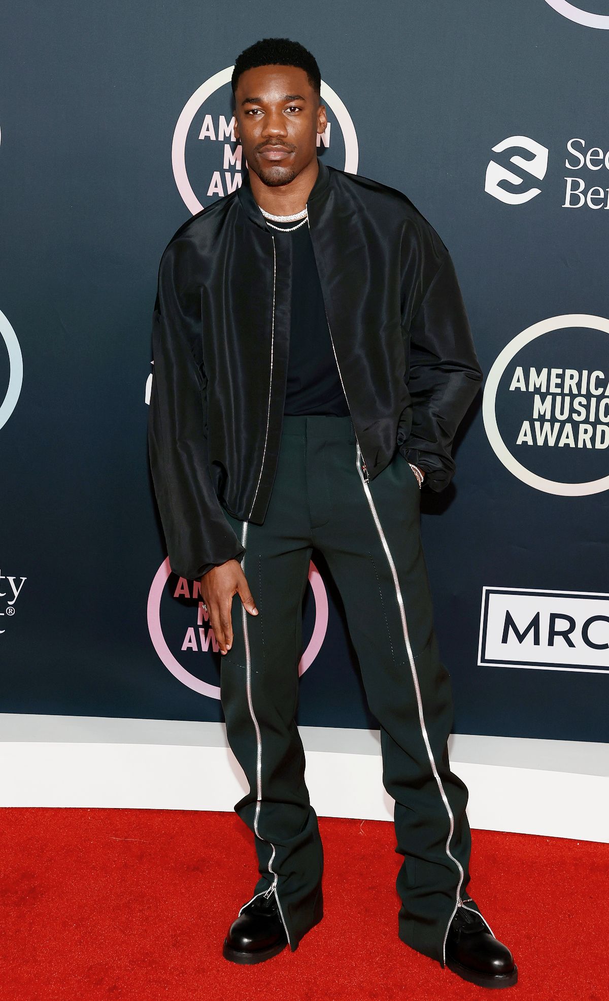 Гивеон на музыкальной премии American Music Awards 2021 в Лос-Анджелесе, 21 ноября 2021 г. Гивеон на музыкальной премии American Music Awards 2021