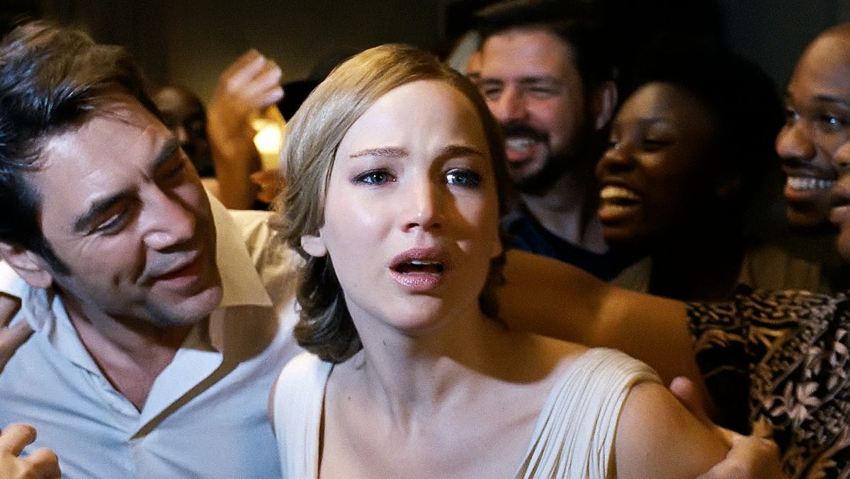 актер Хавьер Бардем и Дженнифер Лоуренс в фильме «Мама!» Хавьер Бардем и Дженнифер Лоуренс в фильме «Мама!»