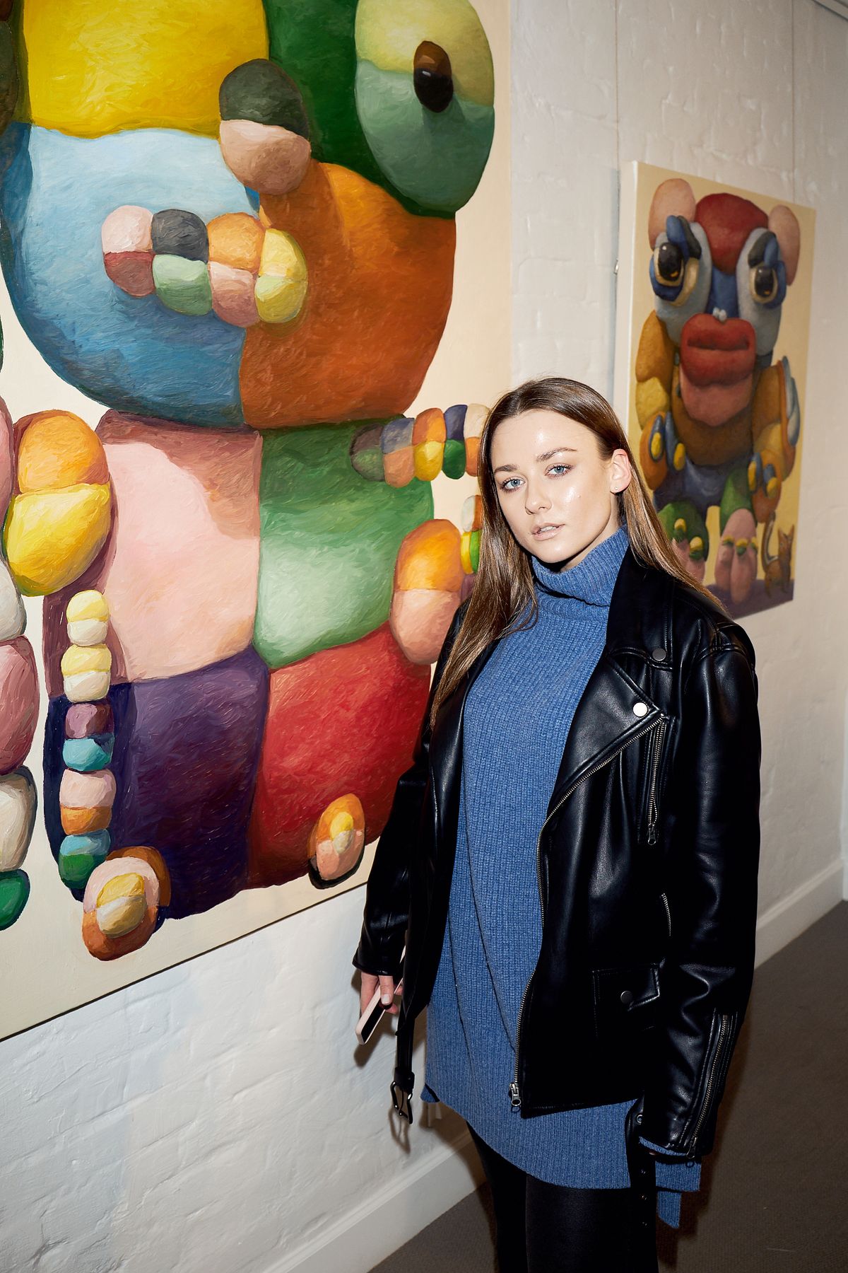 Ингрид Олеринская на открытии выставки Питера Опхайма в галерее Askeri Gallery, 16 ноября 2021 г. Ингрид Олеринская на открытии выставки Питера Опхайма