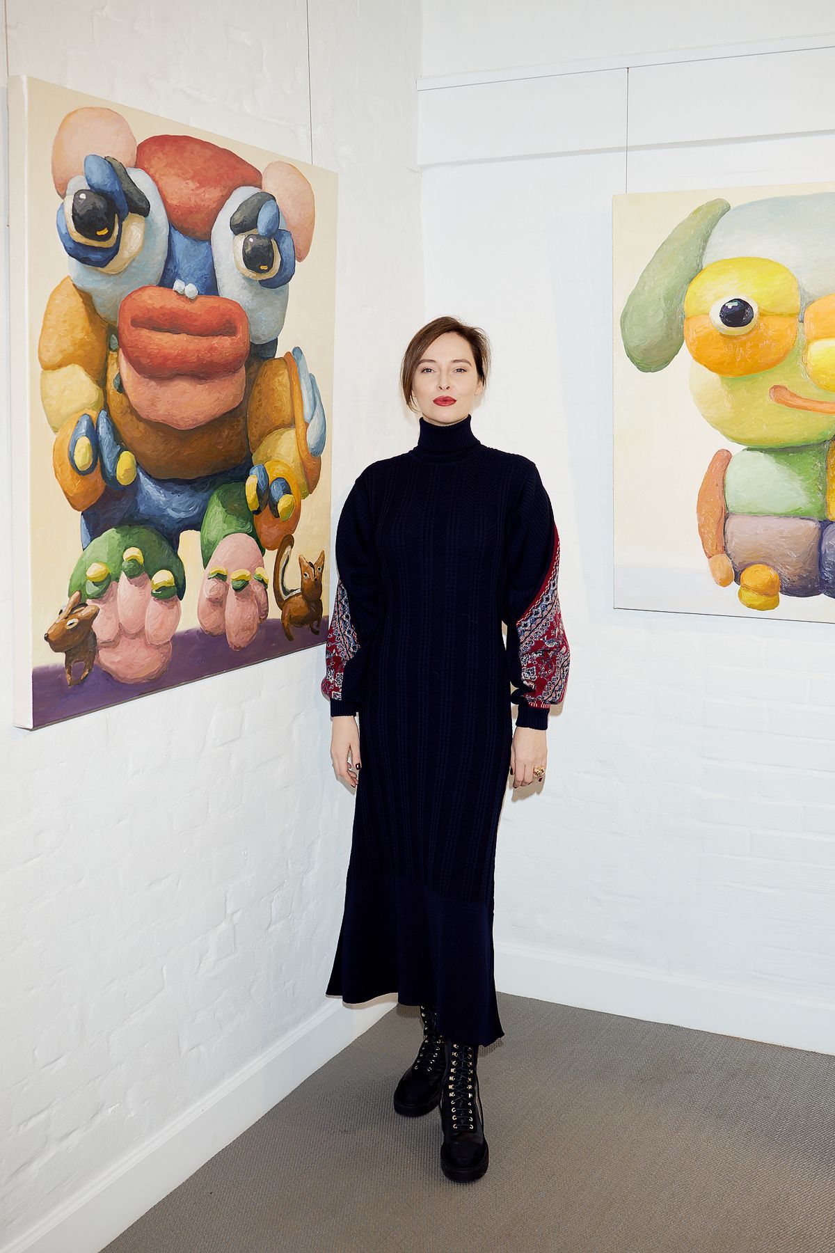 Ирина Зарькова на открытии выставки Питера Опхайма в галерее Askeri Gallery, 16 ноября 2021 г. Ирина Зарькова на открытии выставки Питера Опхайма