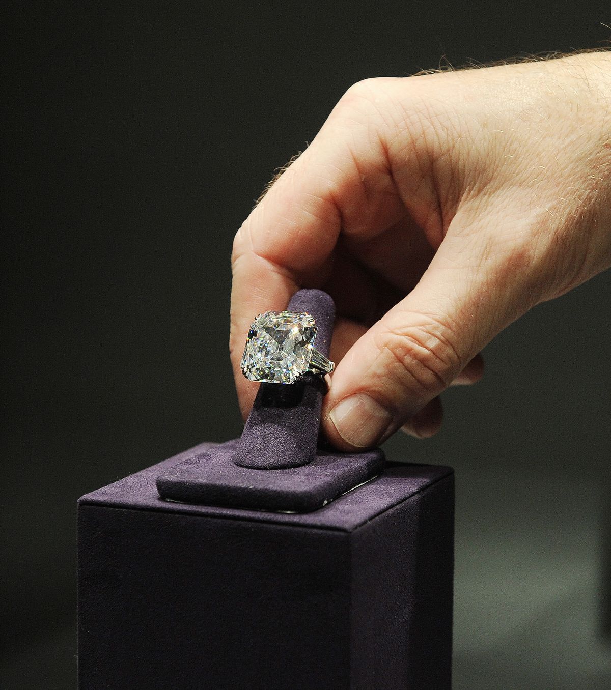 Ювелирная коллекция Элизабет Тейлор на аукционе Christie's в Лондоне, 23 сентября 2011 г., фото 2 Ювелирная коллекция Элизабет Тейлор на аукционе Christie's, фото 2