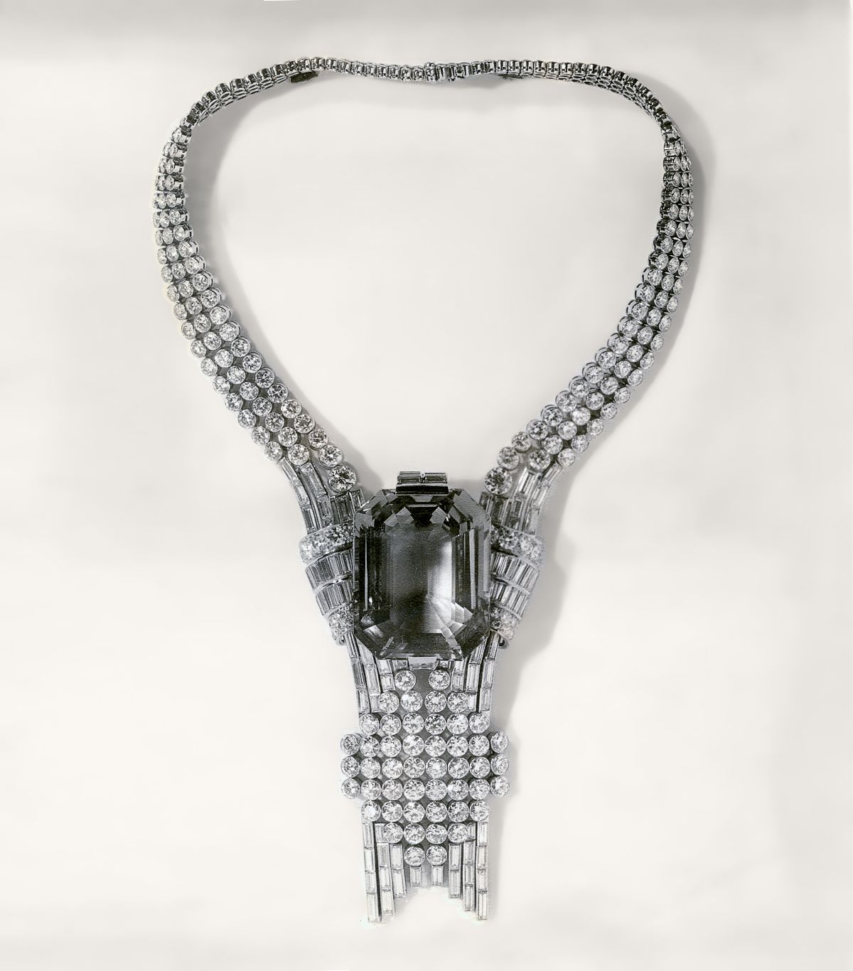 Колье Tiffany & Co. с 80-каратным Имперским Бриллиантом возглавило экспозицию Blue Book в Дубае, фото 4 Колье Tiffany & Co. с 80-каратным Имперским Бриллиантом возглавило экспозицию Blue Book, фото 4
