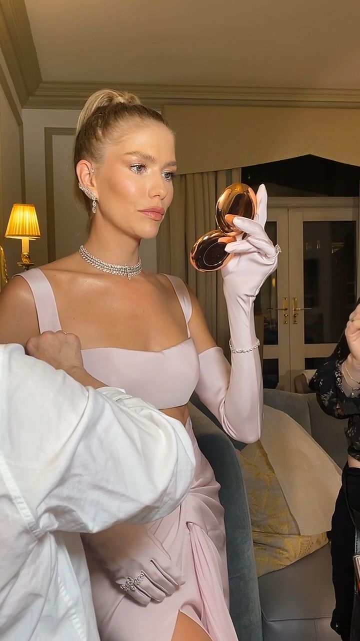 Лена Перминова на церемонии The Fashion Awards в Лондоне, 29 ноября 2021 г., фото 6 Лена Перминова на церемонии The Fashion Awards 2021, фото 6