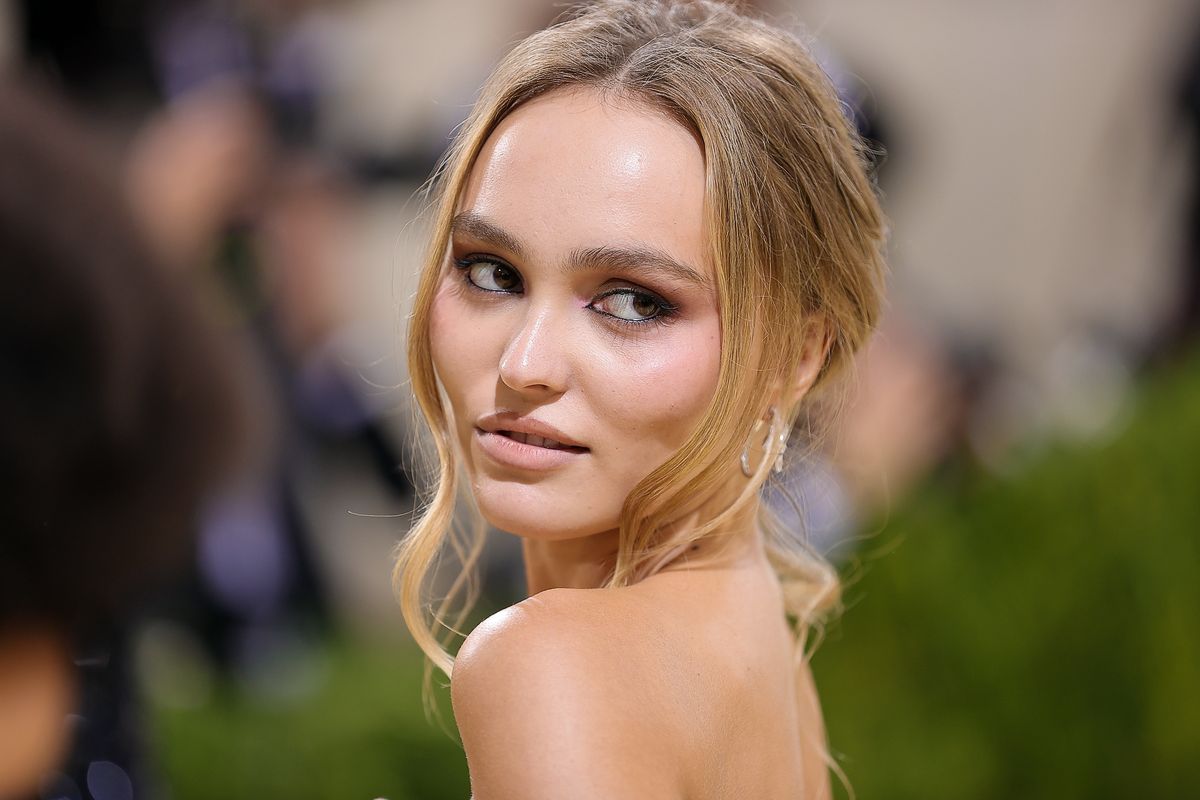 Лили-Роуз Депп на балу Института костюма In America: A Lexicon of Fashion в Нью-Йорке, 13 сентября 2021 г., фото 1 Лили-Роуз Депп на балу Института костюма In America: A Lexicon of Fashion в Нью-Йорке, фото 1