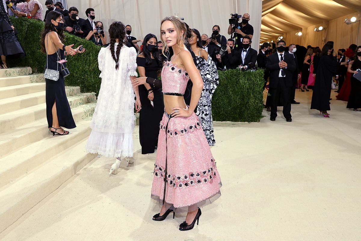 Лили-Роуз Депп на балу Института костюма In America: A Lexicon of Fashion в Нью-Йорке, 13 сентября 2021 г., фото 2 Лили-Роуз Депп на балу Института костюма In America: A Lexicon of Fashion в Нью-Йорке, фото 2