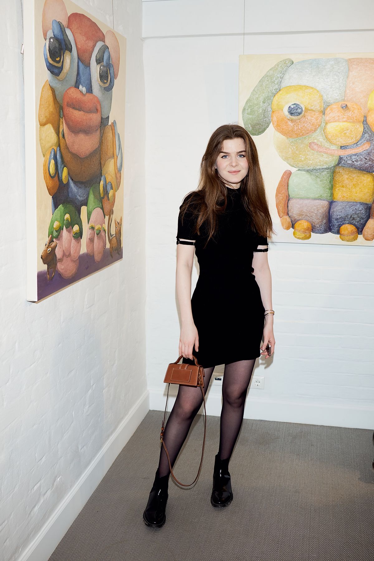 Мелания Кондрахина на открытии выставки Питера Опхайма в галерее Askeri Gallery, 16 ноября 2021 г. Мелания Кондрахина на открытии выставки Питера Опхайма