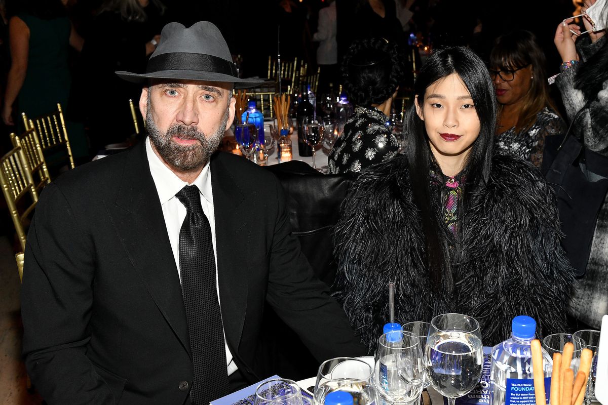 Николас Кейдж, Рико Шибата на церемонии вручения премий Gotham Awards 2021 в Нью-Йорке, 29 ноября 2021 г. Николас Кейдж с женой Рико Шибата на церемонии вручения премий Gotham Awards 2021 в Нью-Йорке, 29 ноября 2021 г.
