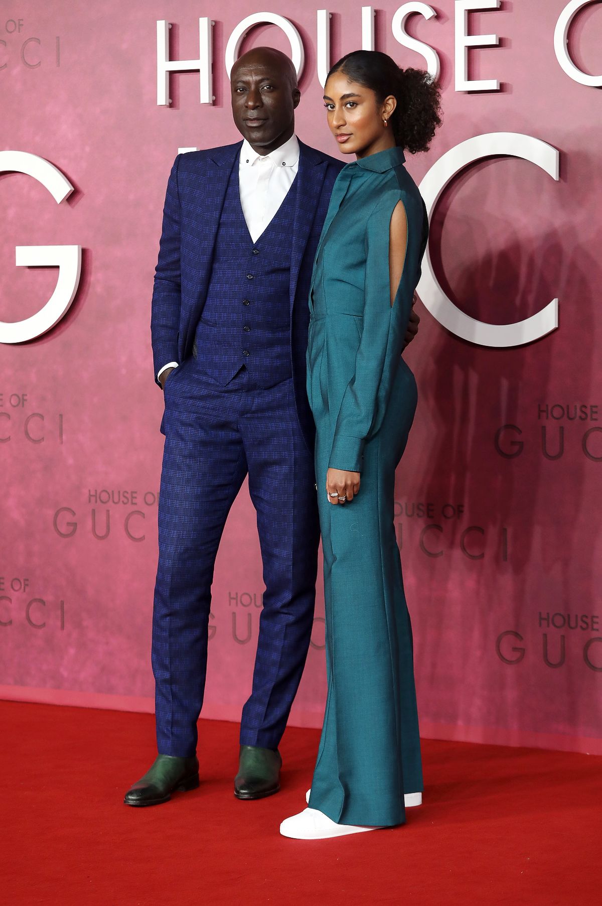 Освальд Боатенг с дочерью Емилией Боатенг на премьере фильма «Дом Gucci» в Лондоне, 9 ноября 2021 г. Освальд Боатенг с дочерью Емилией Боатенг на премьере фильма «Дом Gucci» в Лондоне