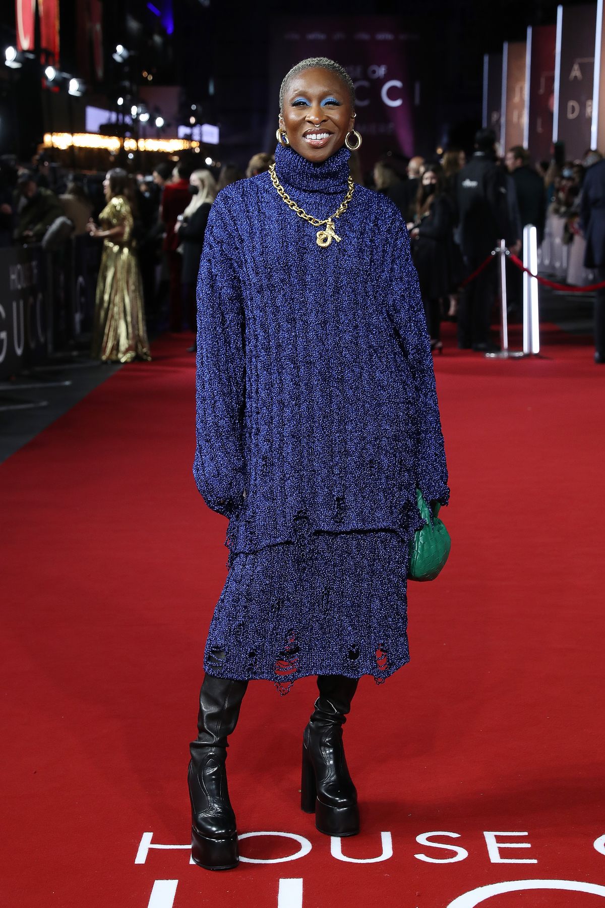 Синтия Эриво в платье Balenciaga, сапогах Casadei, в ожерелье Schiaparelli на премьере фильма «Дом Gucci» в Лондоне, 9 ноября 2021 г., фото 1 Синтия Эриво в платье Balenciaga, сапогах Casadei, в ожерелье Schiaparelli на премьере фильма «Дом Gucci» в Лондоне, фото 1