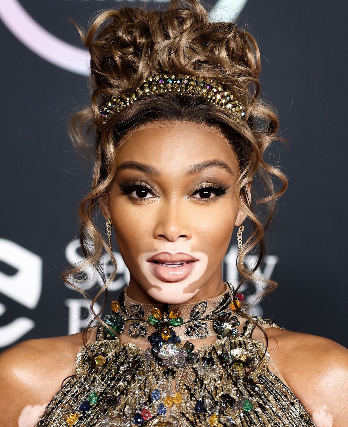 Винни Харлоу на музыкальной премии American Music Awards 2021 в Лос-Анджелесе, 21 ноября 2021 г., фото 2 Винни Харлоу на музыкальной премии American Music Awards 2021, фото 2