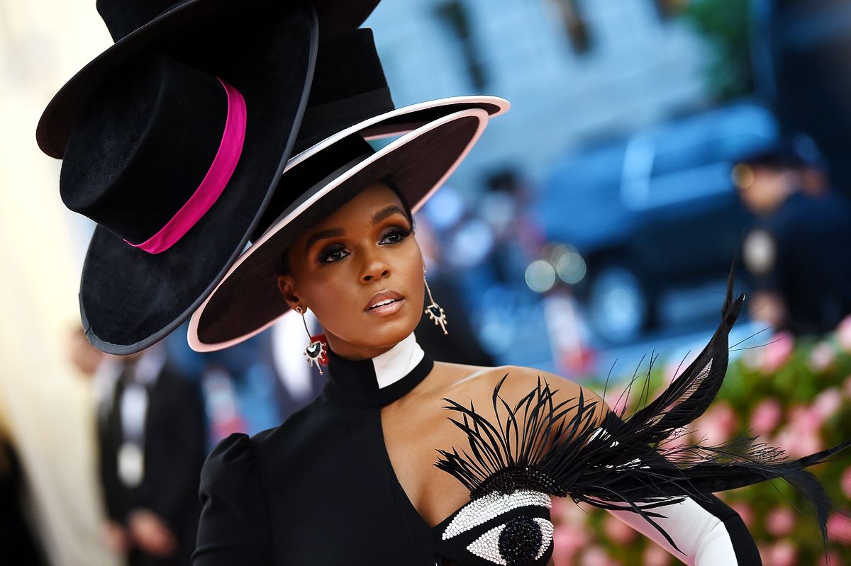 Жанель Монэ на балу Института костюма Met Gala 2019 «Camp: Notes on Fashion» в Нью-Йорке, 6 мая 2019 г. Жанель Монэ на балу Института костюма Met Gala 2019 «Camp: Notes on Fashion»