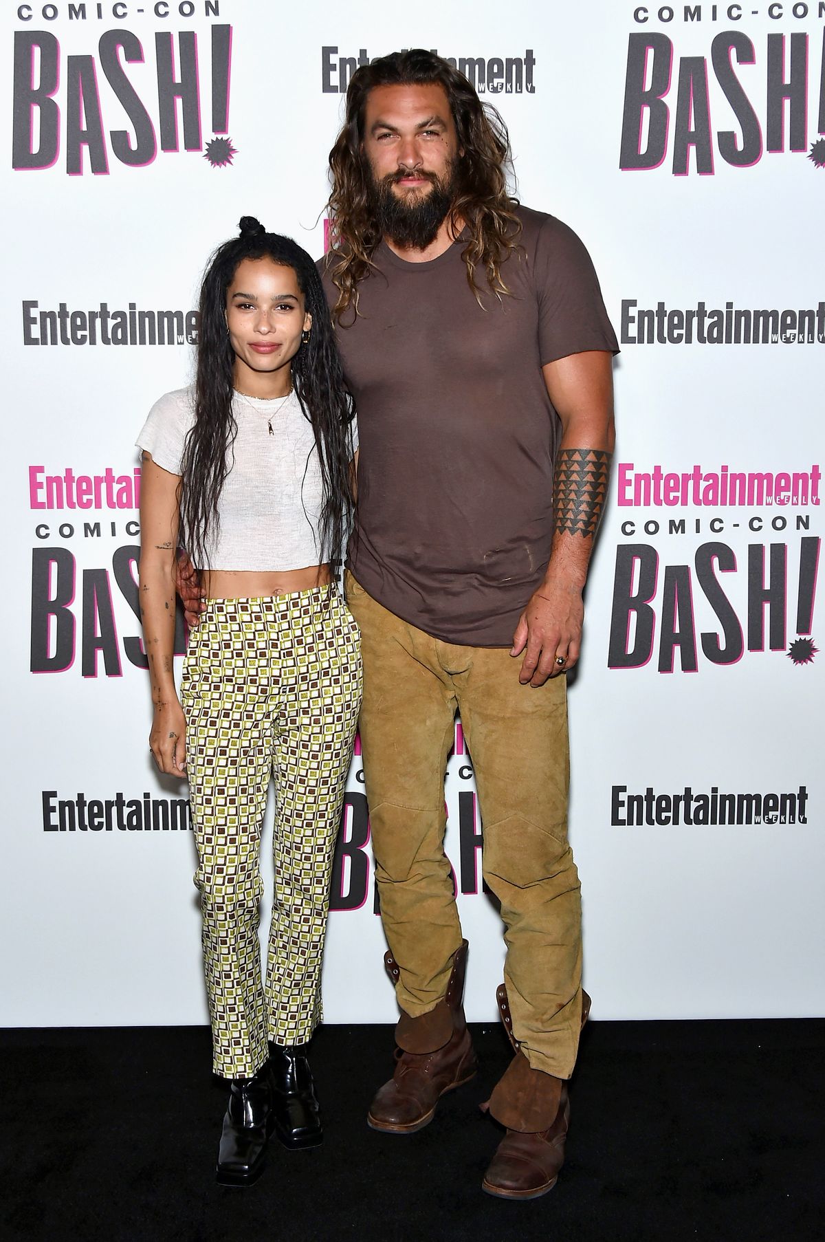 Зои Кравиц и Джейсон Момоа на шоу Comic-Con Bash Entertainment Weekly в Сан-Диего, 21 июля 2018 г. Зои Кравиц и Джейсон Момоа на шоу Comic-Con