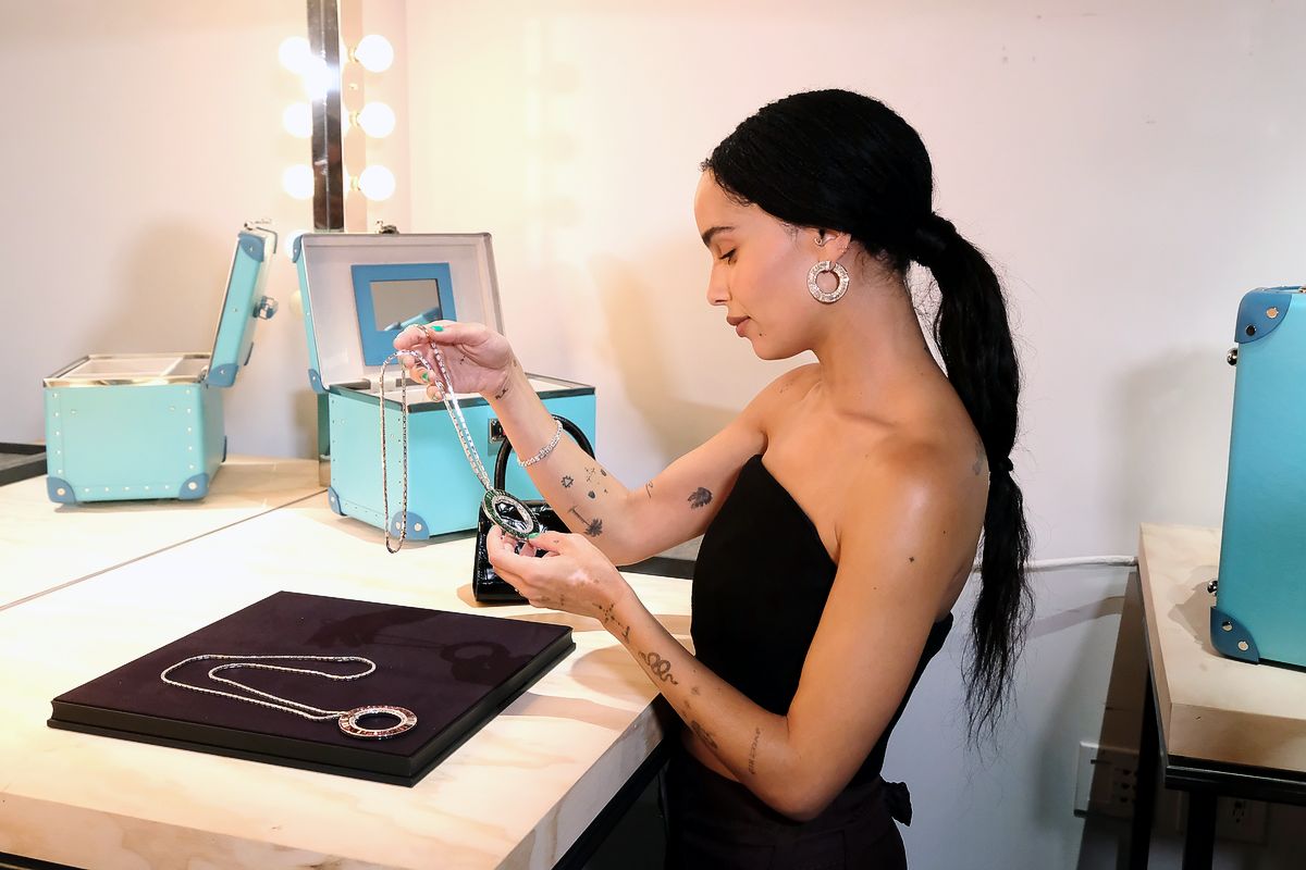 Зои Кравиц посетила Tiffany & Co. в Нью-Йорке, 9 октября 2018 г. На выставке Tiffany & Co.