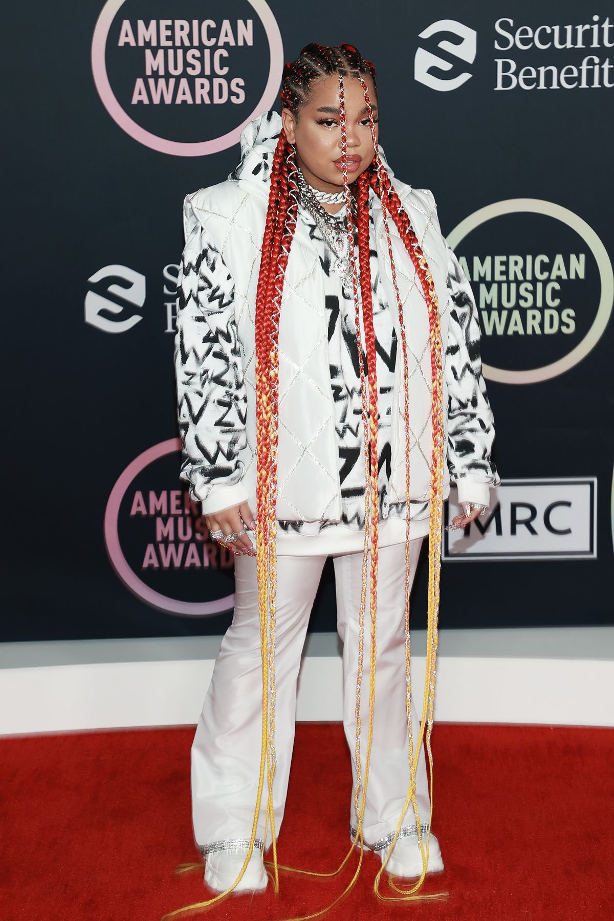Зои Уиис на музыкальной премии American Music Awards 2021 в Лос-Анджелесе, 21 ноября 2021 г. Зои Уиис на музыкальной премии American Music Awards 2021