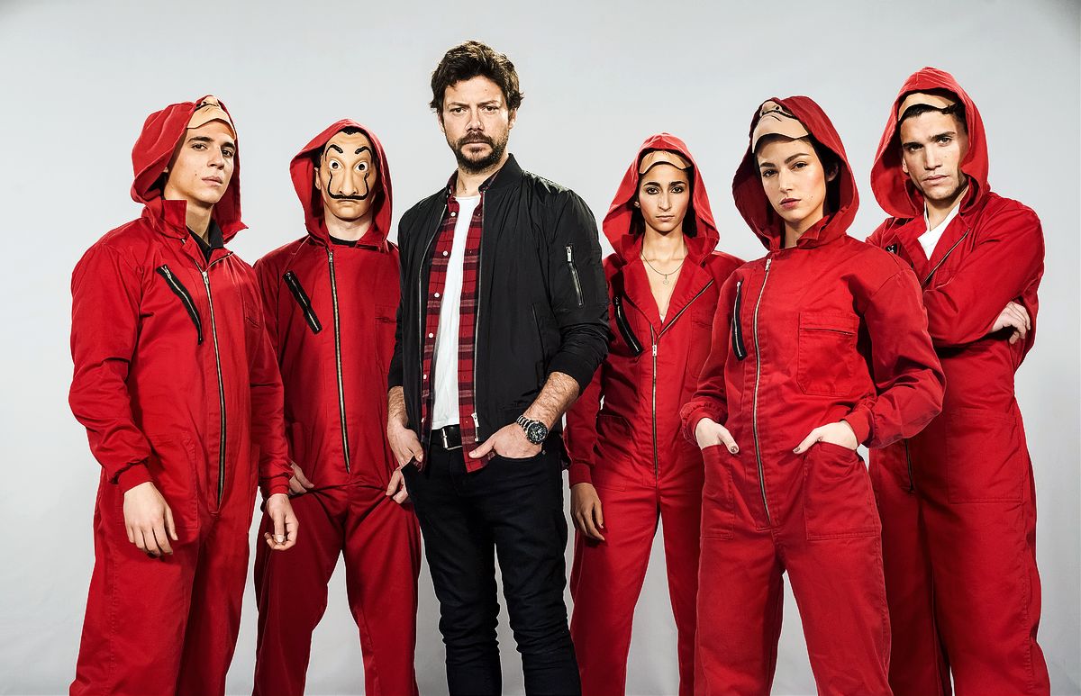 сериал «Бумажный дом», 2017 — настоящее время «Бумажный дом», 2017 — настоящее время
