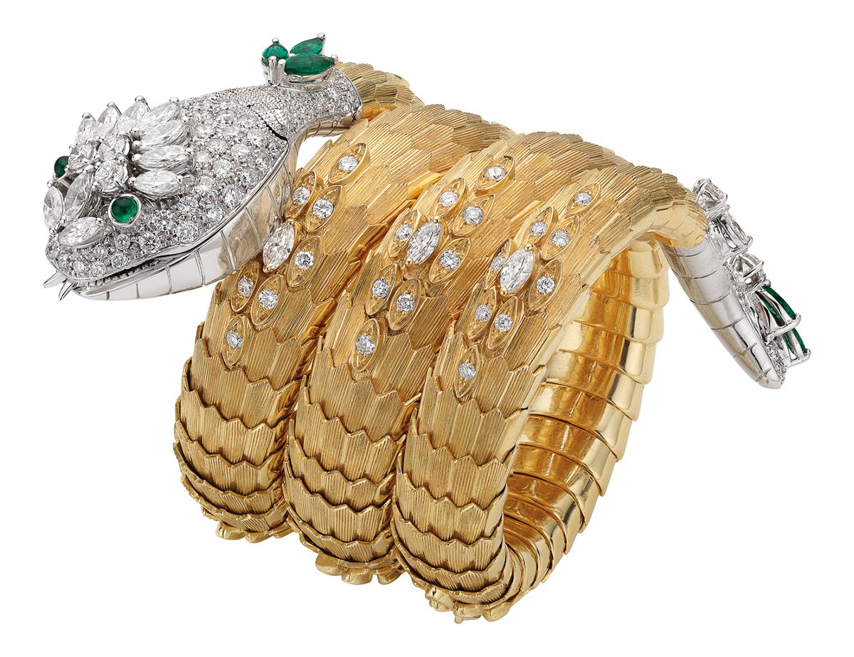 Часы-браслет Serpenti из двухцветного золота с изумрудами и бриллиантами, 1967 г. Часы-браслет Serpenti из двухцветного золота с изумрудами и бриллиантами