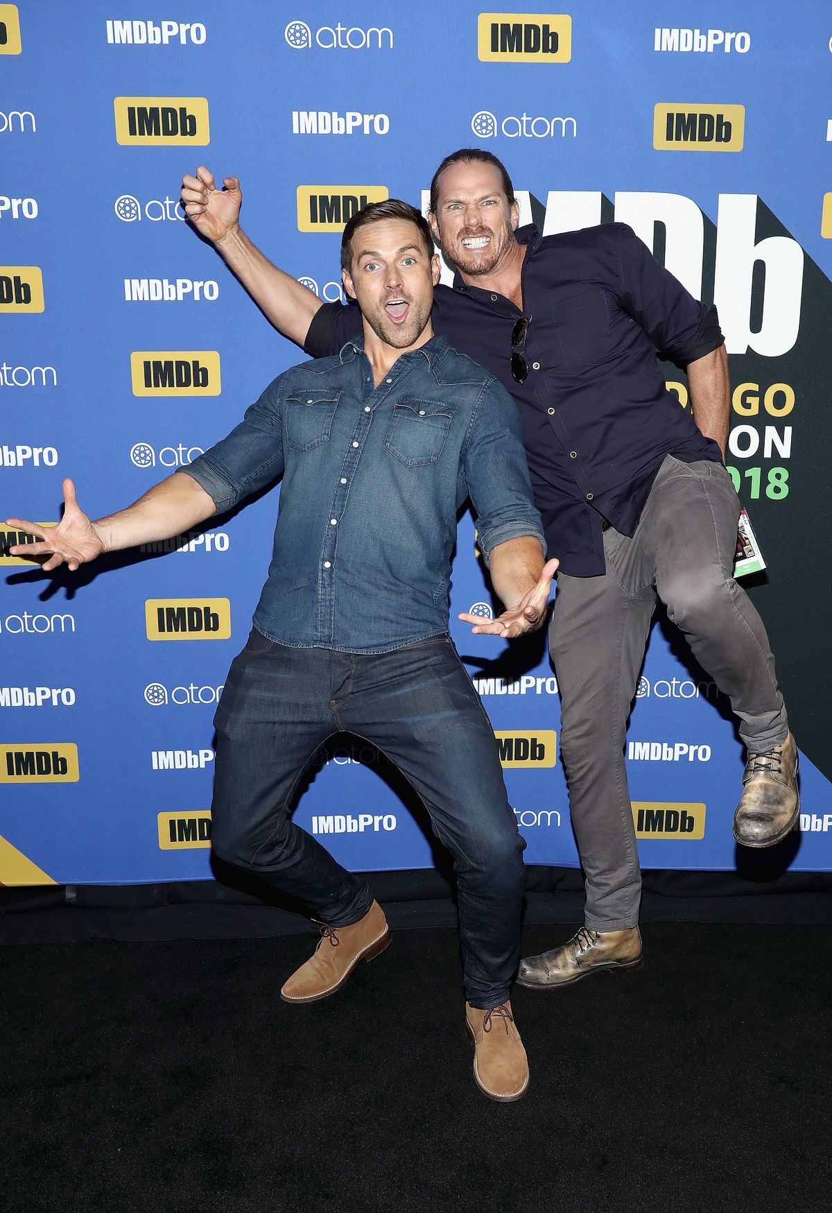 Дилан Брюс и Джейсон Льюис на San Diego Comic-Con 2018 в Сан-Диего, 21 июля 2018 г. Дилан Брюс и Джейсон Льюис на San Diego Comic-Con 2018