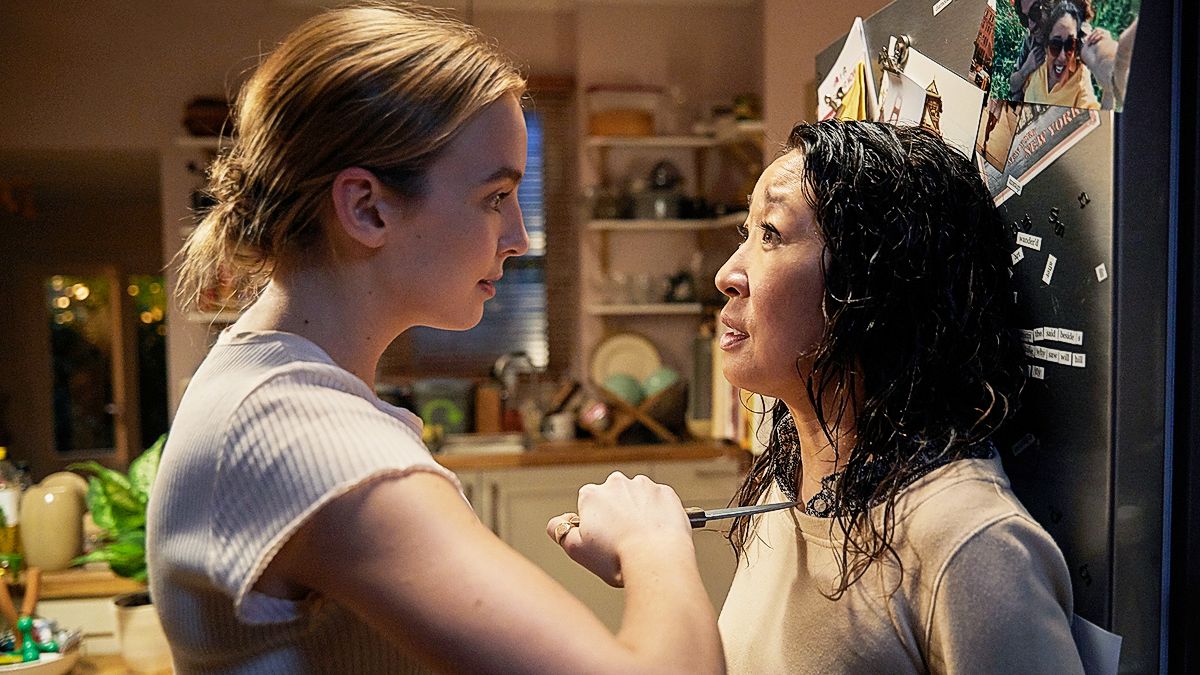 Сандра О и Джоди Комер в сцене из сериала «Убивая Еву», 2018 г. Сандра О и Джоди Комер в сцене из сериала «Убивая Еву»