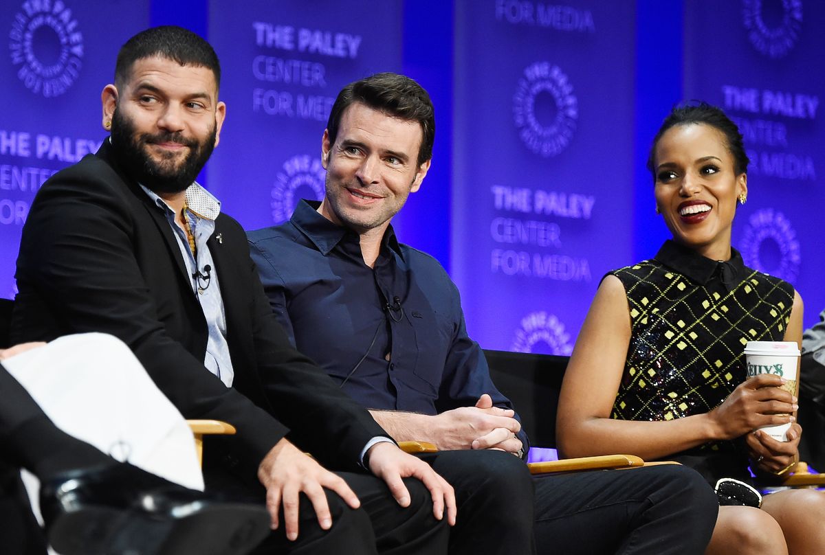 Гильермо Диас, Скотт Фоули и Керри Вашингтон на 32-м фестивале Paleyfest в Голливуде, 8 марта 2015 г. Гильермо Диас, Скотт Фоули и Керри Вашингтон на 32-м фестивале Paleyfest