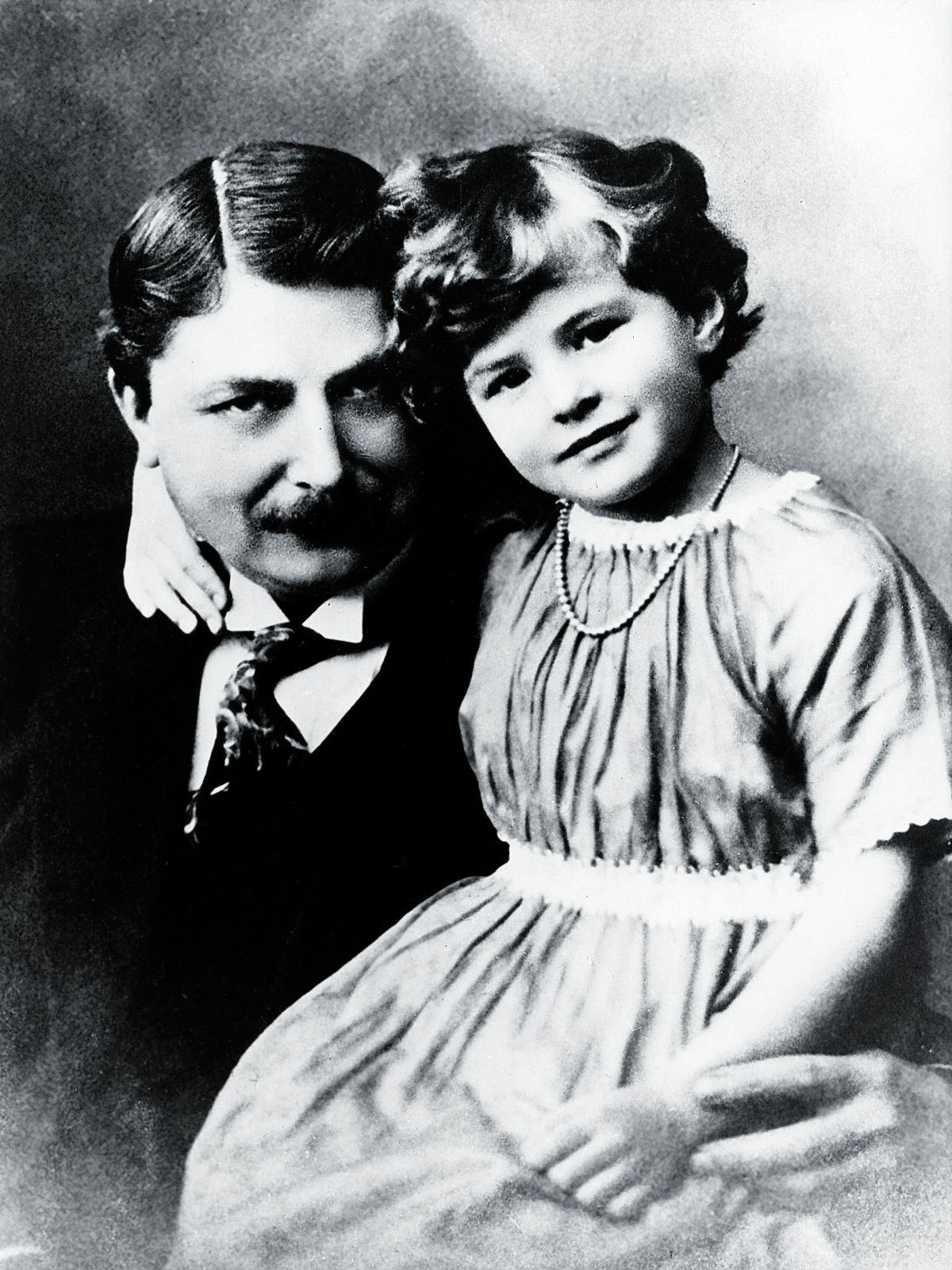 Ингрид Бергман с отцом, 1921 г. Ингрид Бергман с отцом