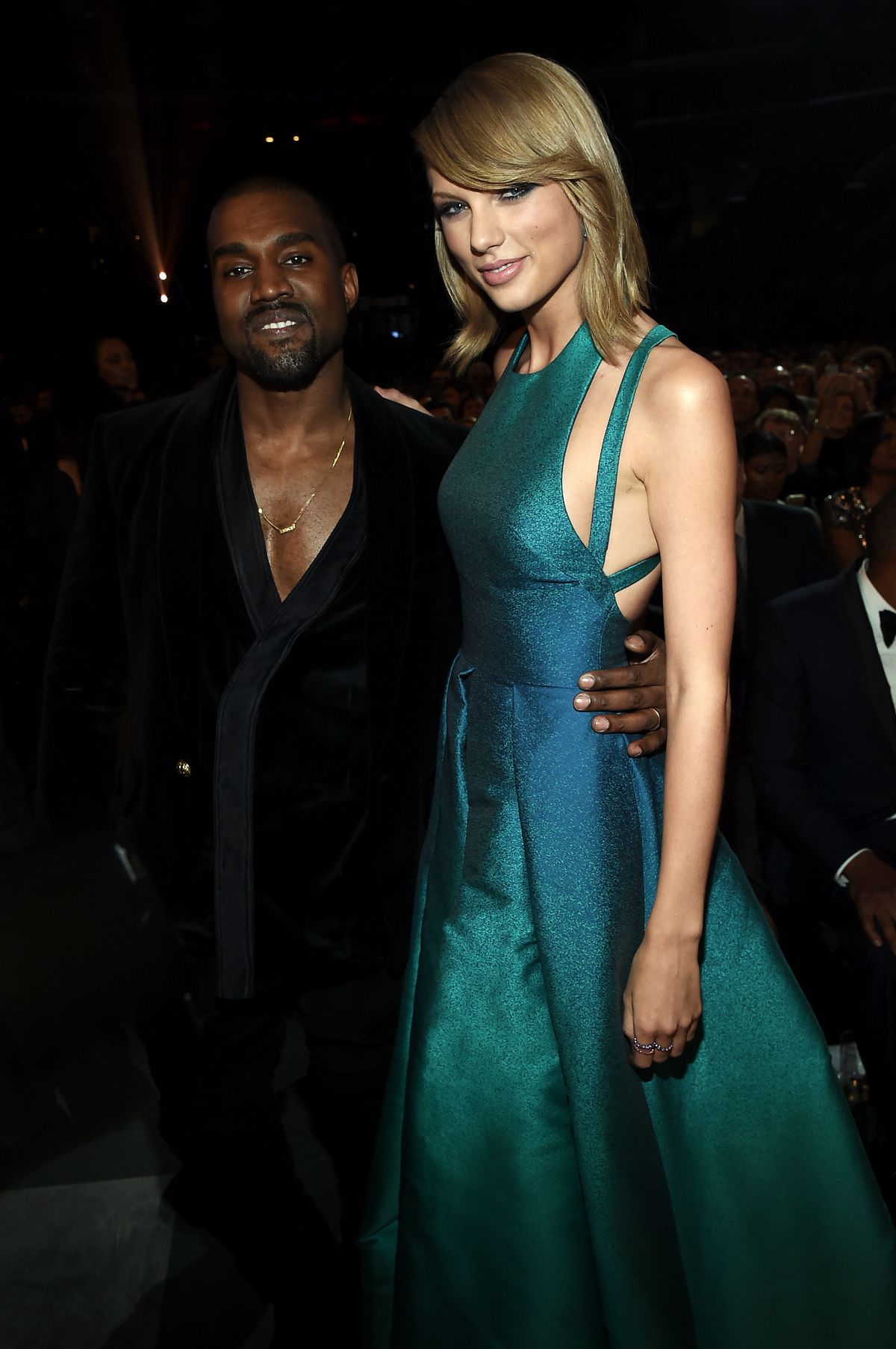 Канье Уэст и Тейлор Свифт на 57-й ежегодной церемонии вручения награды Grammy Awards в Лос-Анджелесе, 8 февраля 2015 г. Канье Уэст и Тейлор Свифт на 57-й ежегодной церемонии вручения премии Grammy Awards