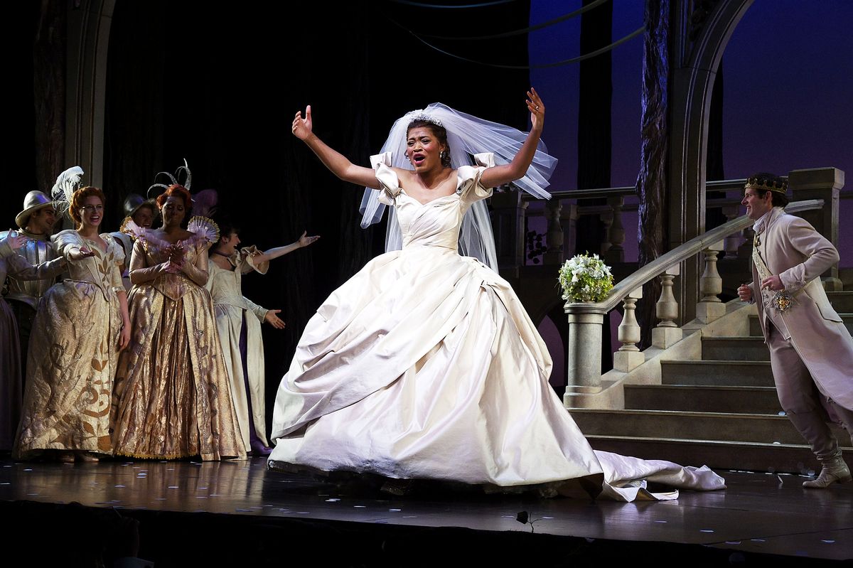 Кеке Палмер в бродвейском мюзикле «Rodgers + Hammerstein’s Cinderella» в Нью-Йорке, 25 ноября 2014 г. Кеке Палмер в бродвейском мюзикле «Rodgers + Hammerstein’s Cinderella»