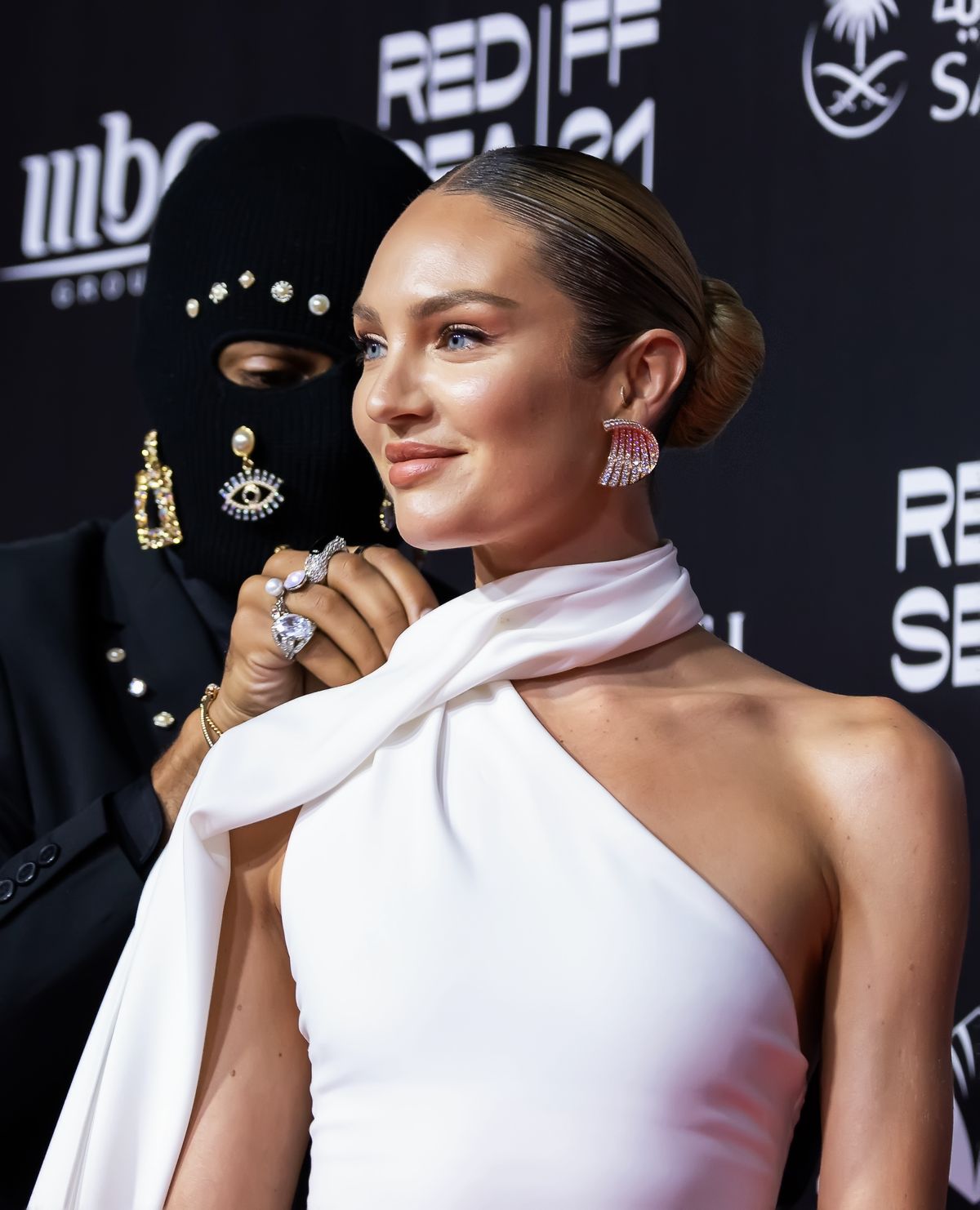 Кэндис Свейнпол на премьере фильма «Сирано» в рамках Международного кинофестиваля Red Sea International Film, фото 2