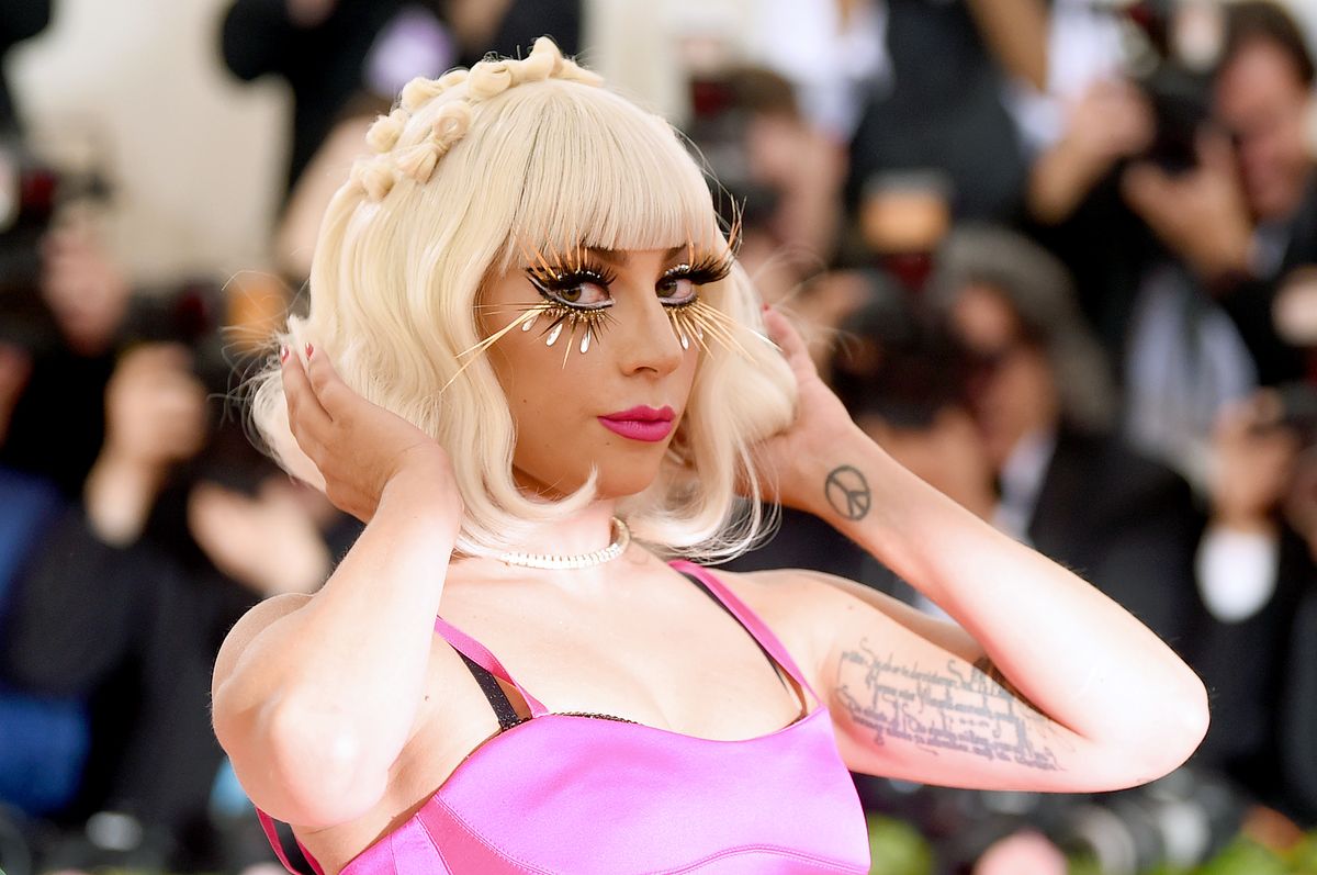 Леди Гага на балу Института костюма Met Gala 2019 «Camp: Notes on Fashion» в Нью-Йорке, 6 мая 2019 г. Леди Гага на балу Института костюма Met Gala 2019 «Camp: Notes on Fashion»
