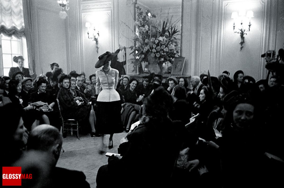Показ дома Christian Dior, весна 1947 г. Показ Christian Dior, весна 1947 г.