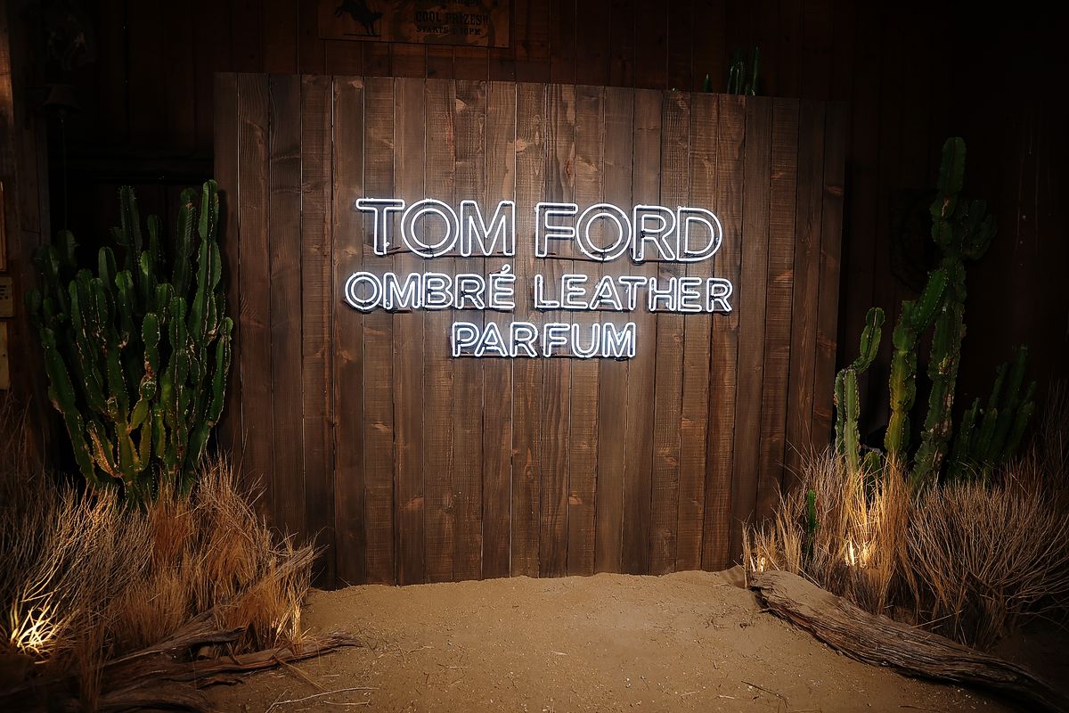 Презентация аромата Tom Ford Ombré Leather Parfum в Западном Голливуде, 2 декабря 2021 г. Презентация аромата Tom Ford Ombré Leather Parfum