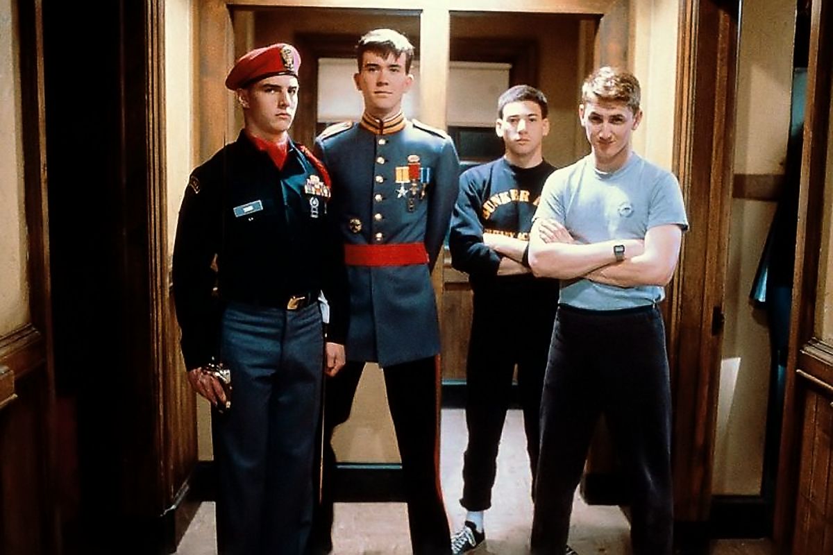Том Круз, Тимоти Хаттон, Эван Хэндлер и Шон Пен в фильме «Отбой», 1981 г. Том Круз, Тимоти Хаттон, Эван Хэндлер и Шон Пен в фильме «Отбой»
