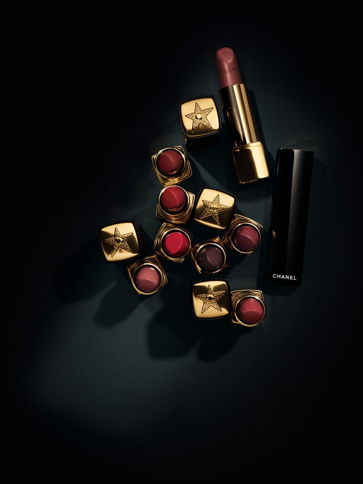 Chanel Rouge Allure Velvet La Comète Chanel, помада Rouge Allure Velvet La Comète, оттенки: 108 Terre D’étoiles; 118 Bois De Rose Astral; 128 Rose Éclatant; 138 Rouge Vieradiant; 148 Rouge Cosmique; 158 Brun Solaire; 168 Pourpre Étoilé; 178 Brun Céleste