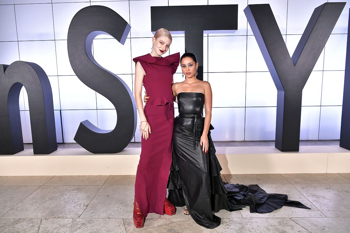 Хантер Шафер и Алекса Деми на пятой ежегодной премии InStyle Awards в Лос-Анджелесе, 21 октября 2019 г. Хантер Шафер и Алекса Деми на пятой ежегодной премии InStyle