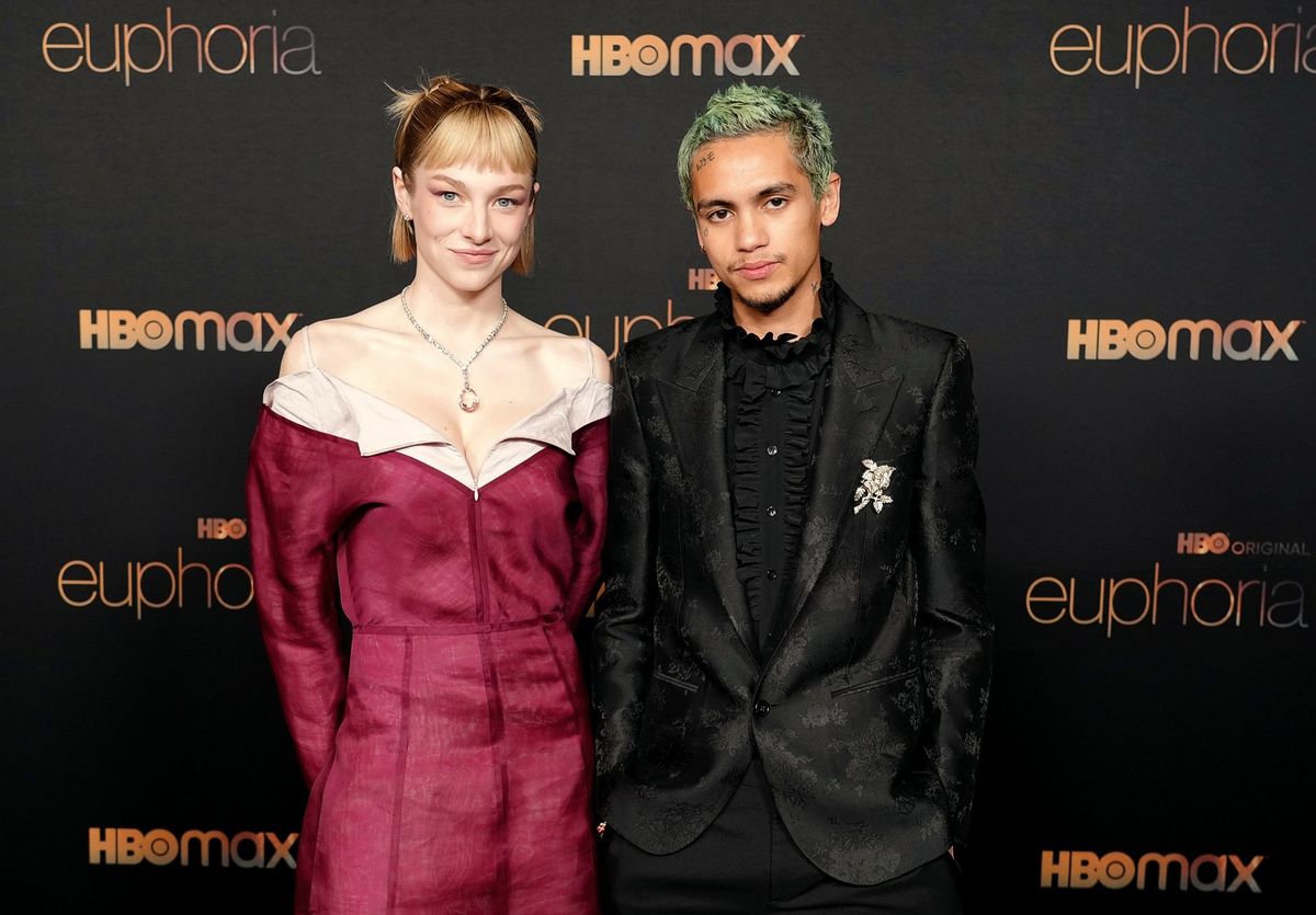 Хантер Шафер и Доминик Файк на фотоколле второго сезона сериала «Эйфория» в Лос-Анджелесе, 5 января 2022 г. Хантер Шафер и Доминик Файк на фотоколле второго сезона сериала «Эйфория»