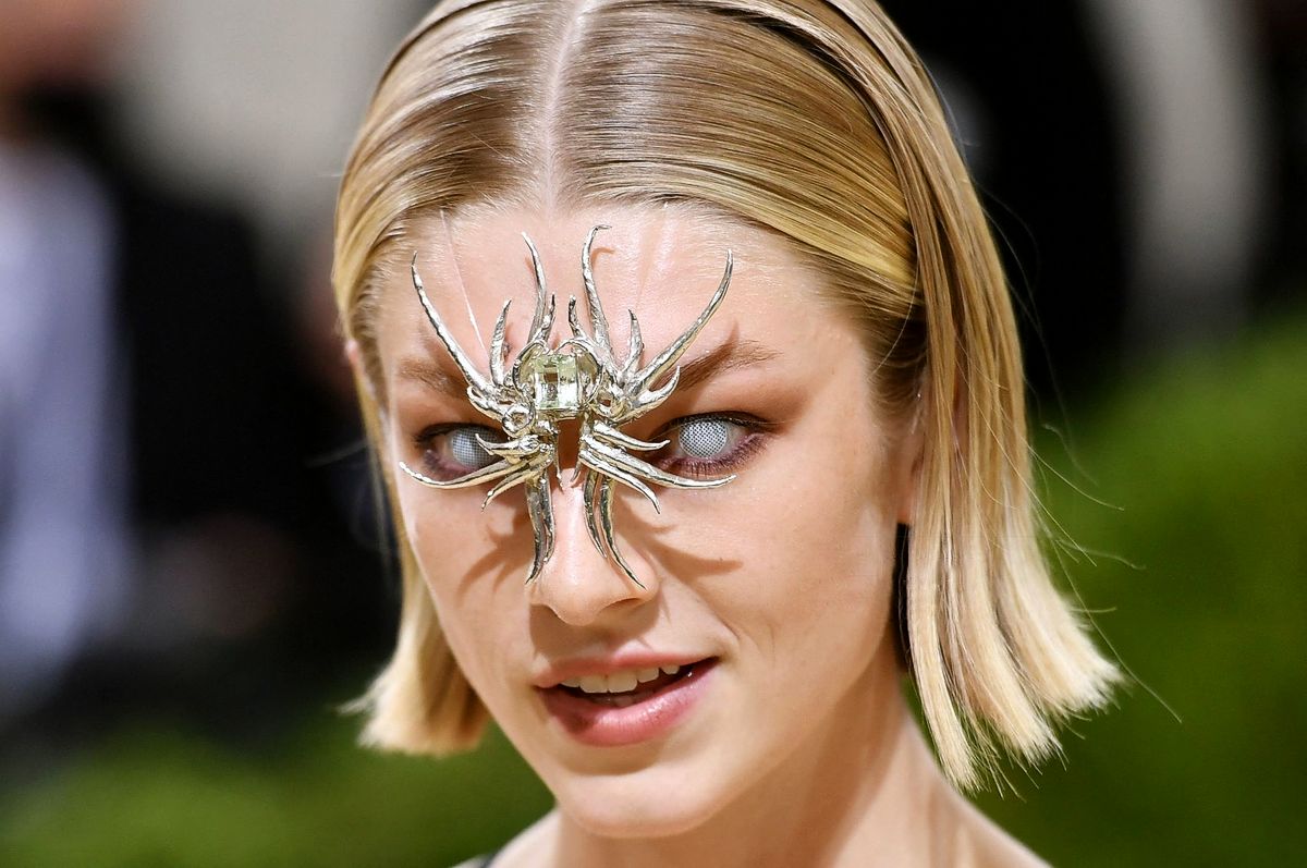 Хантер Шафер прибывает на Met Gala 2021 в Метрополитен-музей в Нью-Йорке, 13 сентября 2021 г. Хантер Шафер прибывает на Met Gala 2021