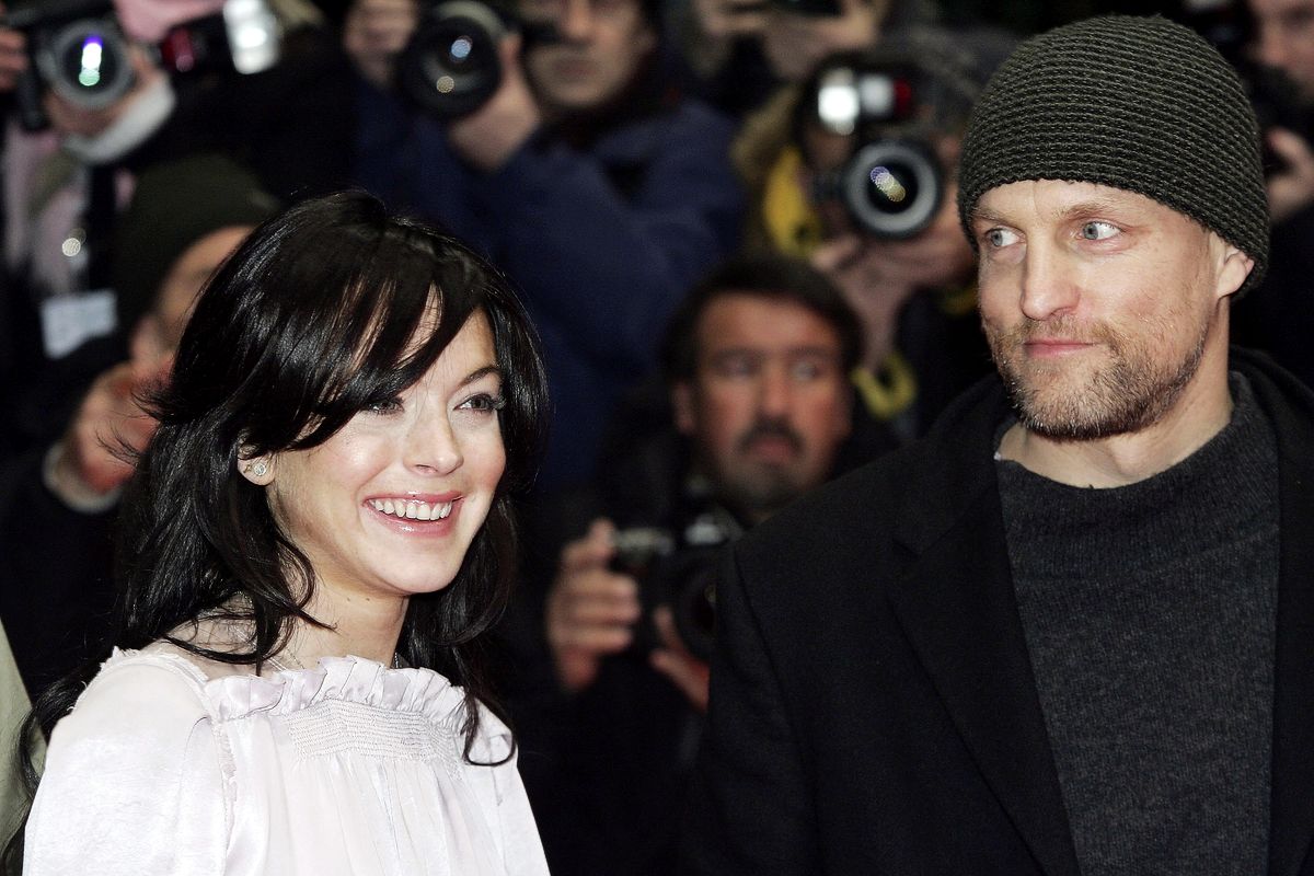 Линдсей Лохан и Вуди Харрельсон на премьере фильма «Компаньоны» в рамках 56-го Берлинского международного кинофестиваля, 12 февраля 2006 г. Линдсей Лохан и Вуди Харрельсон на премьере фильма «Компаньоны»