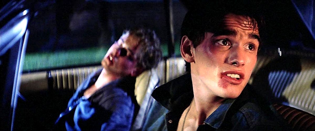 Мэтт Диллон и Си Томас Хауэлл в фильме «Изгои», 1983 г. Мэтт Диллон и Си Томас Хауэлл в фильме «Изгой»