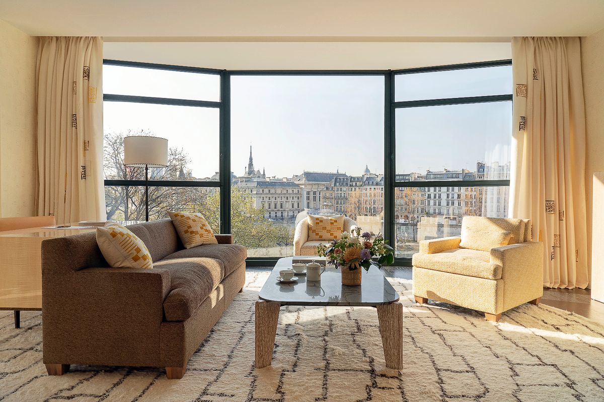 Seine Junior Suite в отеле Cheval Blanc Paris, фото 1 Seine Junior Suite в отеле Cheval Blanc Paris