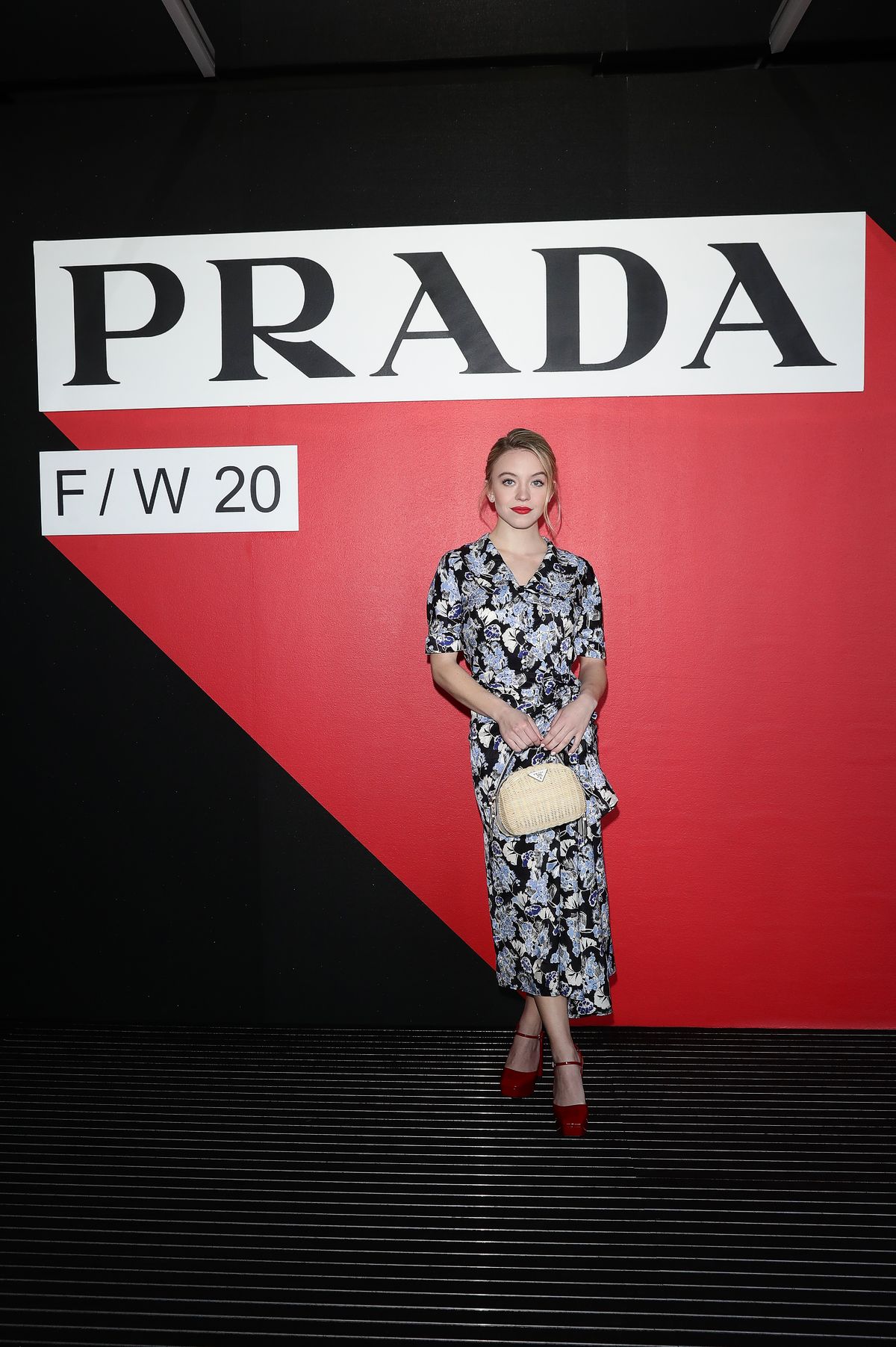 Сидни Суини на показе Prada во время Миланской недели моды в Милане, 20 февраля 2020 г. Сидни Суини на шоу Prada Осень/Зима 2020/2021