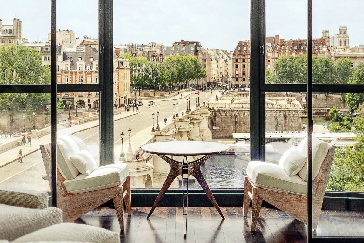Вид на Пон-Нёф в отеле Cheval Blanc Paris, фото 1 Вид на Пон-Нёф в отеле Cheval Blanc Paris